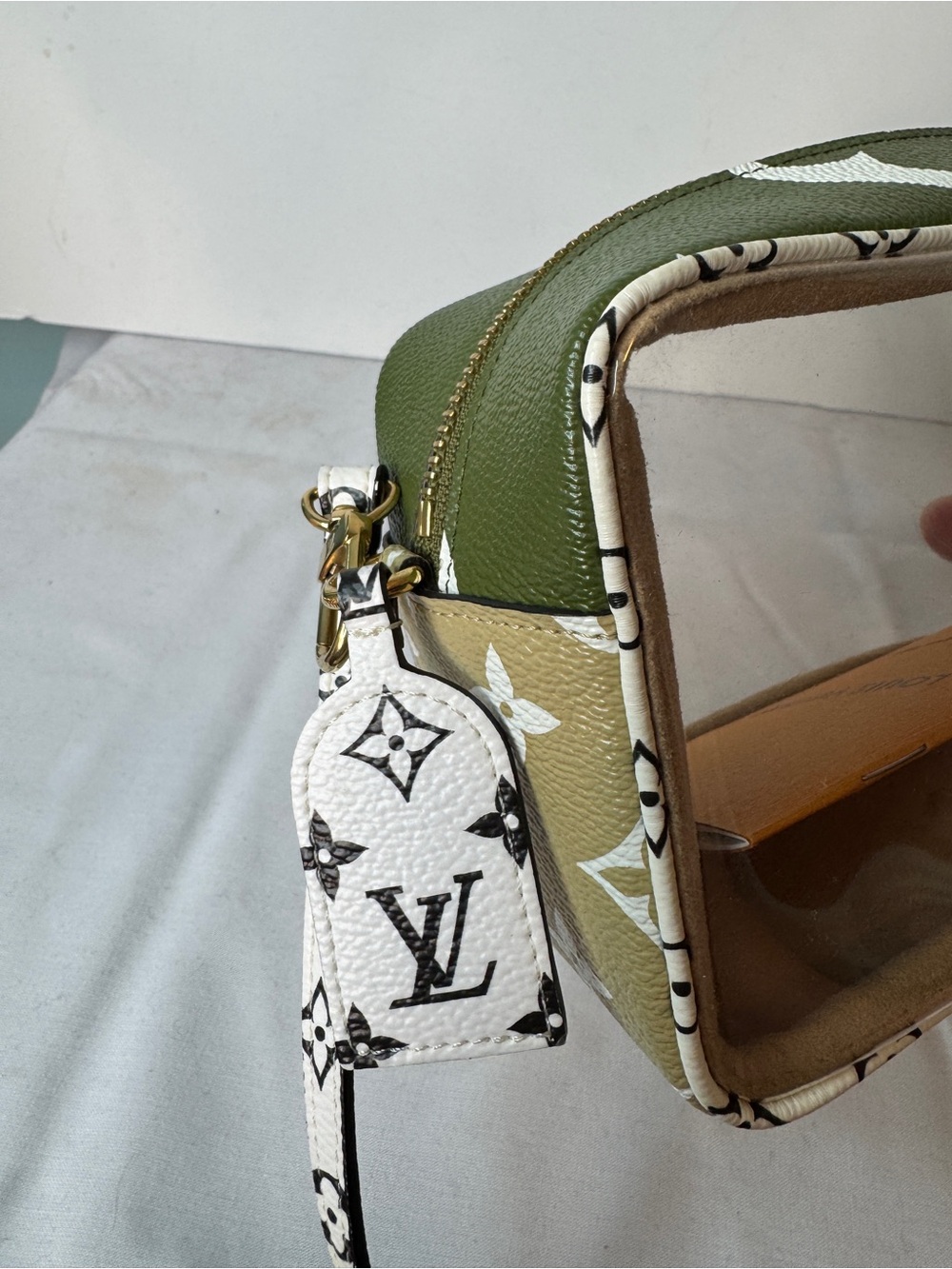 Louis Vuitton Olive Green and White Clear Crossbody Beach Pouch with Monogram - Picture 7 of 10